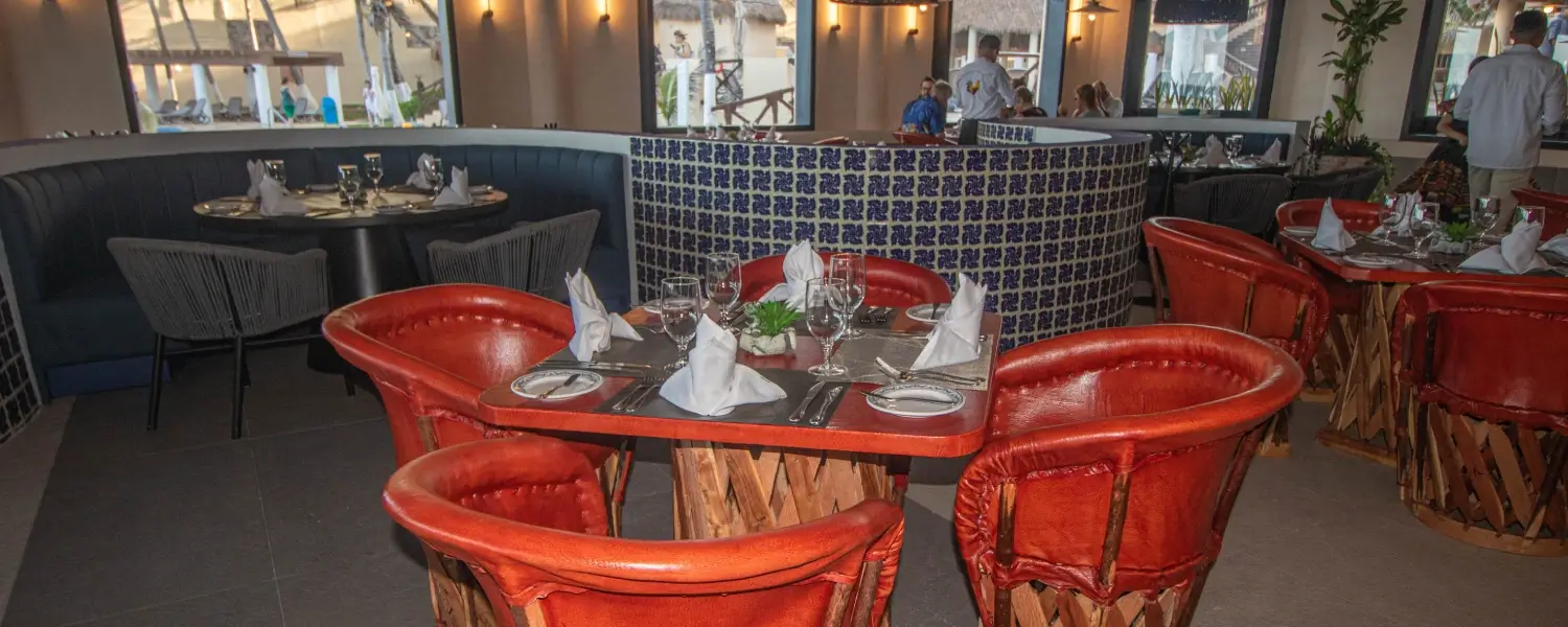 Buffet service at don gus restaurant in GR Solaris Cancun